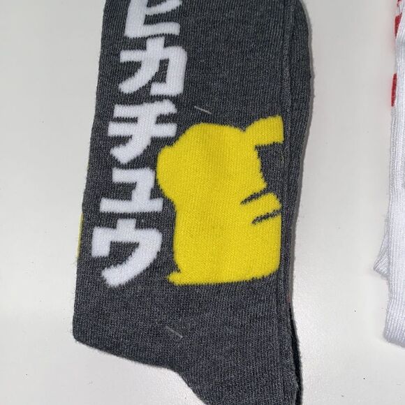 3 pair of socks Super Mario / Pokémon kids size 10-13 shoe size 61/2-12 New - Picture 4 of 5